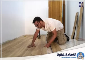 تركيب باركيه للمجالس بخبرة عملية مع ضبط الفواصل والحواف للحصول على مظهر فاخر ومتناسق.