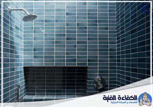 تركيب سيراميك حمام سباحة بقطع صغيرة وتوزيع منتظم للفواصل