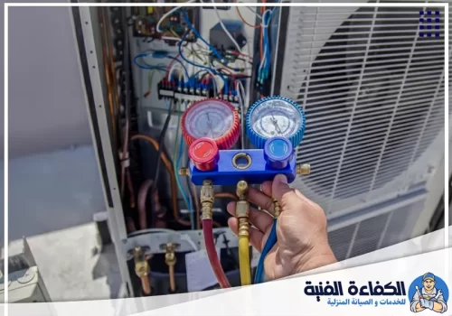 تصليح مكيفات ابوظبي 0501130415 شركة الكفاءة قياس ضغط غاز المكيف بأجهزة مخصصة قبل ضبط مستوى التبريد.