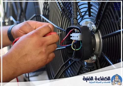 تصليح مكيفات ابوظبي 0501130415 شركة الكفاءة فحص توصيلات مروحة الوحدة الخارجية لمعالجة ضعف التبريد بأمان.