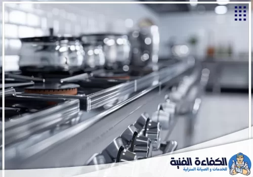 افضل شركة صيانة معدات المطاعم في عجمان وام القيوين 0501130415 شركة الكفاءة فني من شركة الكفاءة لصيانة معدات المطاعم أثناء صيانة فرن في عجمان