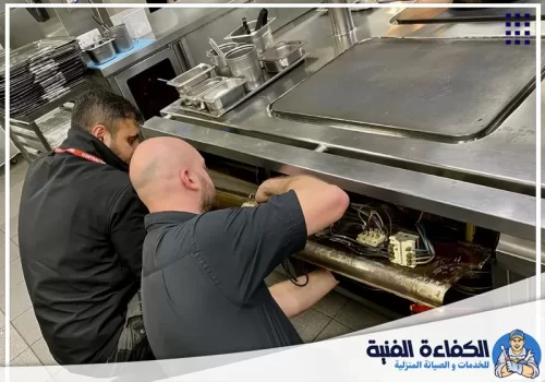 شركة صيانة مطابخ متخصصة في دبي والشارقة 0501130415 شركة الكفاءة تصليح شوايات وأفران في مطبخ تجاري حديث – يعكس جودة الصيانة لجميع أنواع معدات المطاعم.